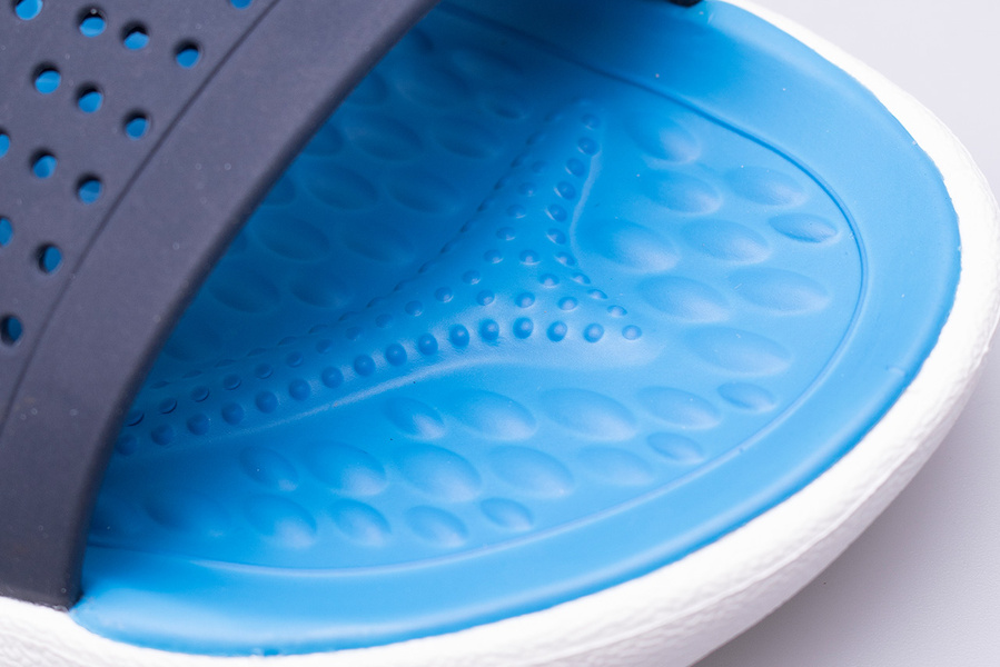 Klapki Crocs Literide Slide 205183-462