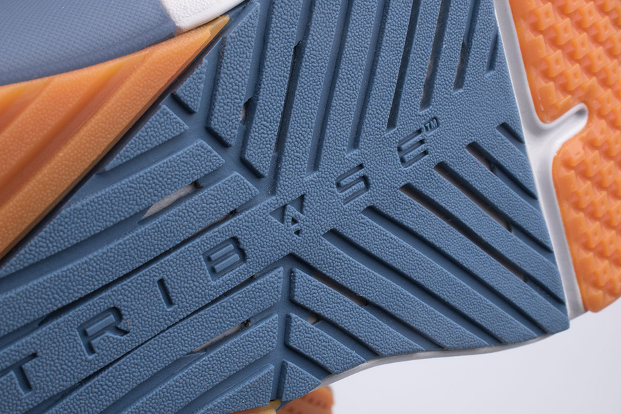 Buty damskie Under Armour APEX 2 GLOSS 3024041-100