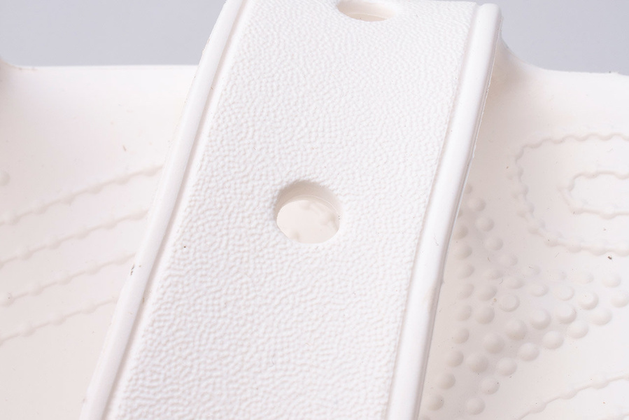 Klapki CROCS CLASSIC SANDAL 206761-100