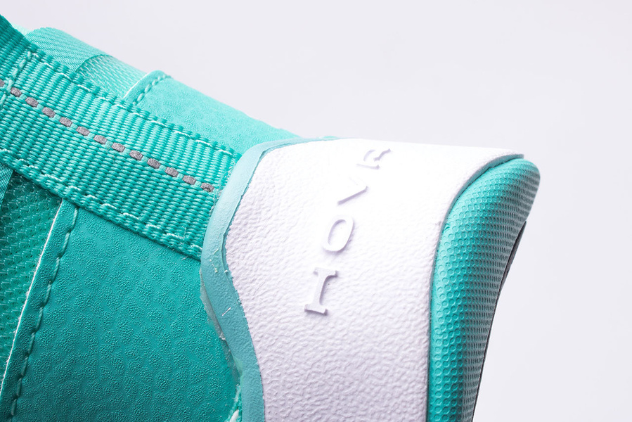 Buty damskie Under Armour W HOVR Omnia 3025054-300