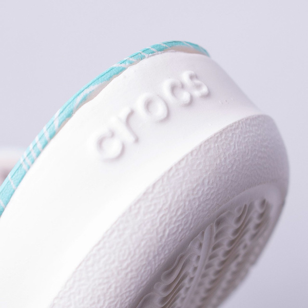 Klapki Crocs Swiftwater Seasonal 205637-4IS