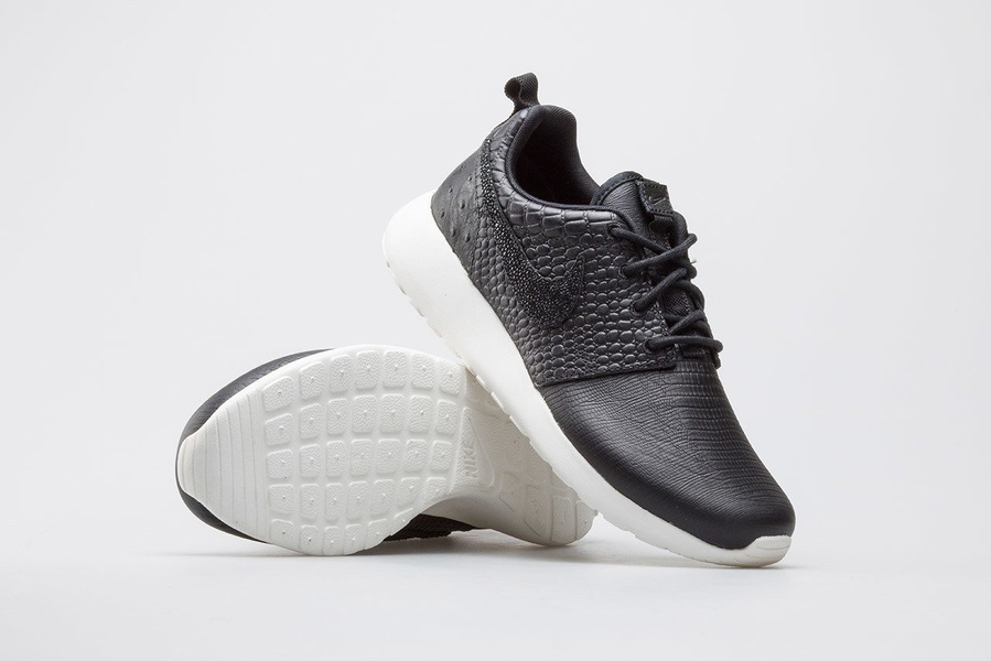 Buty damskie NIKE WMNS ROSHE ONE LX 881202-001