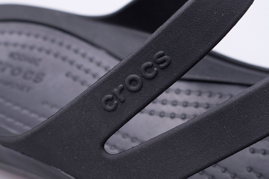 Klapki Crocs Swiftwater Sandal W 203998-060