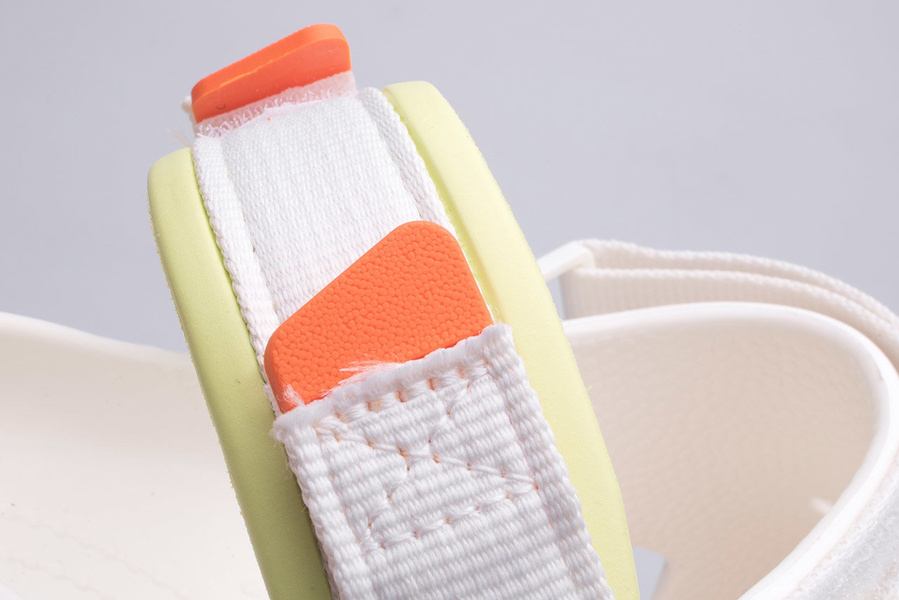 Chodaki CROCS CLASSIC HIKER CLOG 206772-100