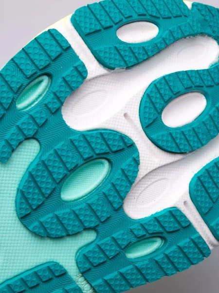 Buty damskie Under Armour Machina Breeze 3026264-100