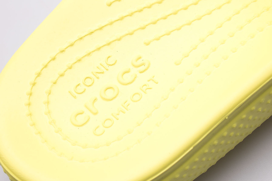 Klapki CROCS CLASSIC SLIDE 206121-738