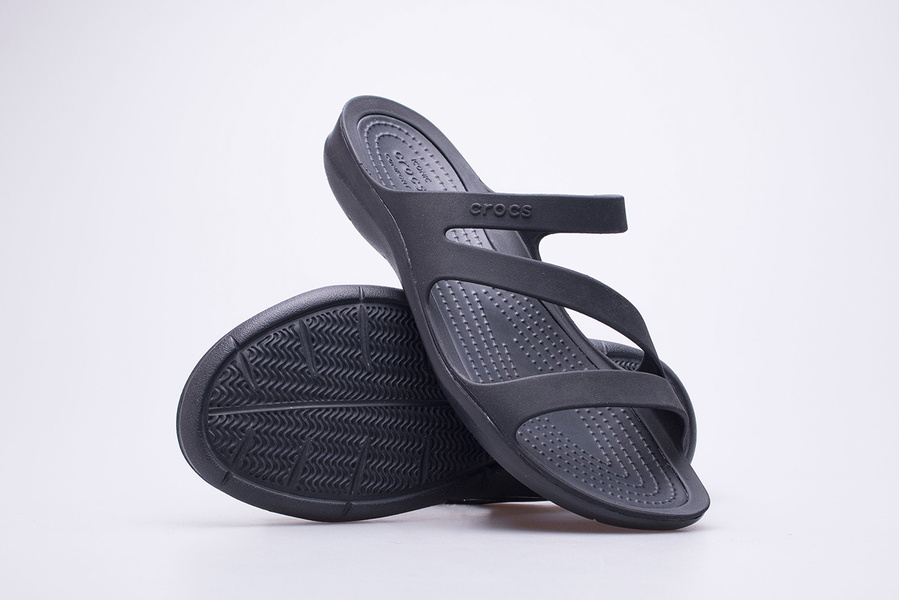 Klapki Crocs Swiftwater Sandal W 203998-060