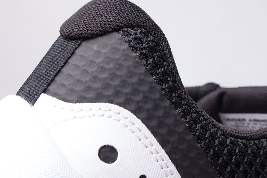 Buty męskie Under Armour Surge 3 3024883-001