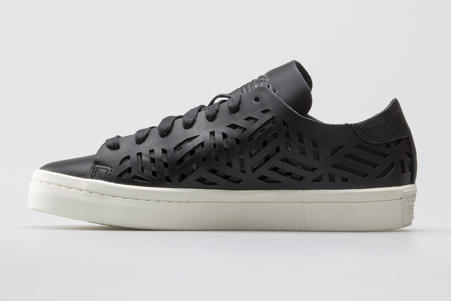 Buty damskie adidas COURTVANTAGE CUTOUT W BY2956