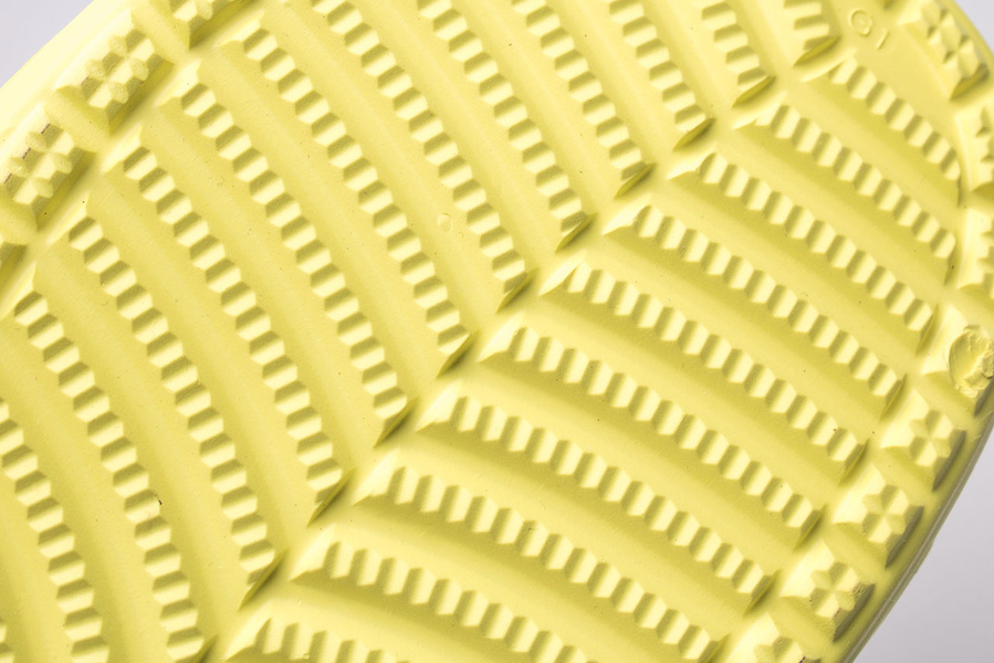 Klapki CROCS CLASSIC SLIDE 206121-738