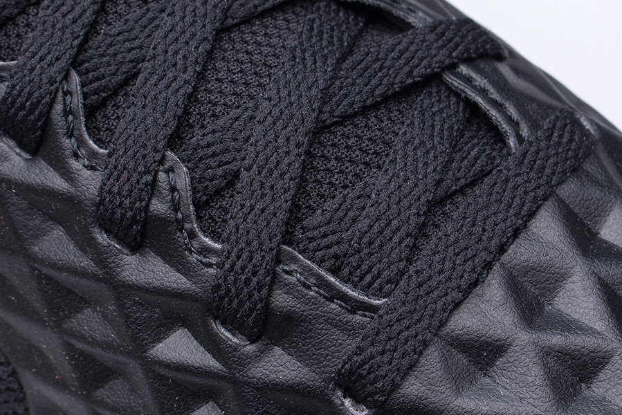 Buty dziecięce NIKE JR LEGEND 8 CLUB IC AT5882-010