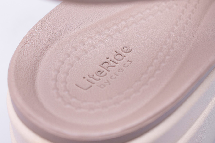 Sandały damskie Crocs Brooklyn Low Wedge 206453-15W