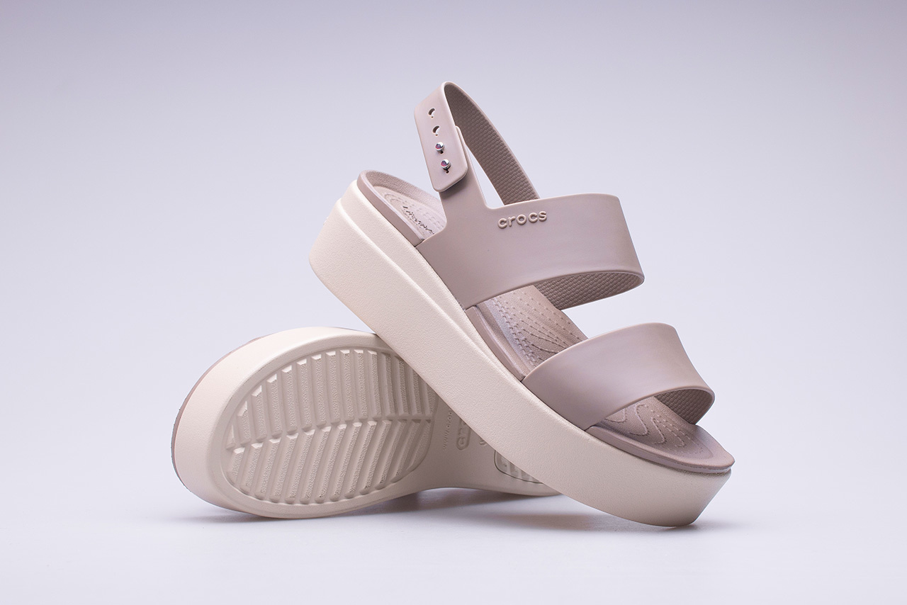 crocs brooklyn low wedge navy